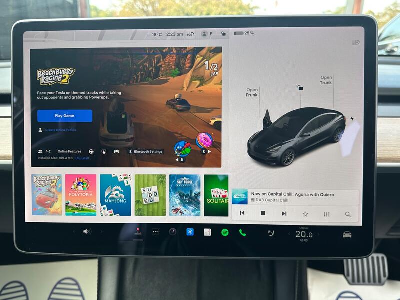 TESLA MODEL 3