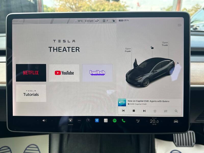 TESLA MODEL 3
